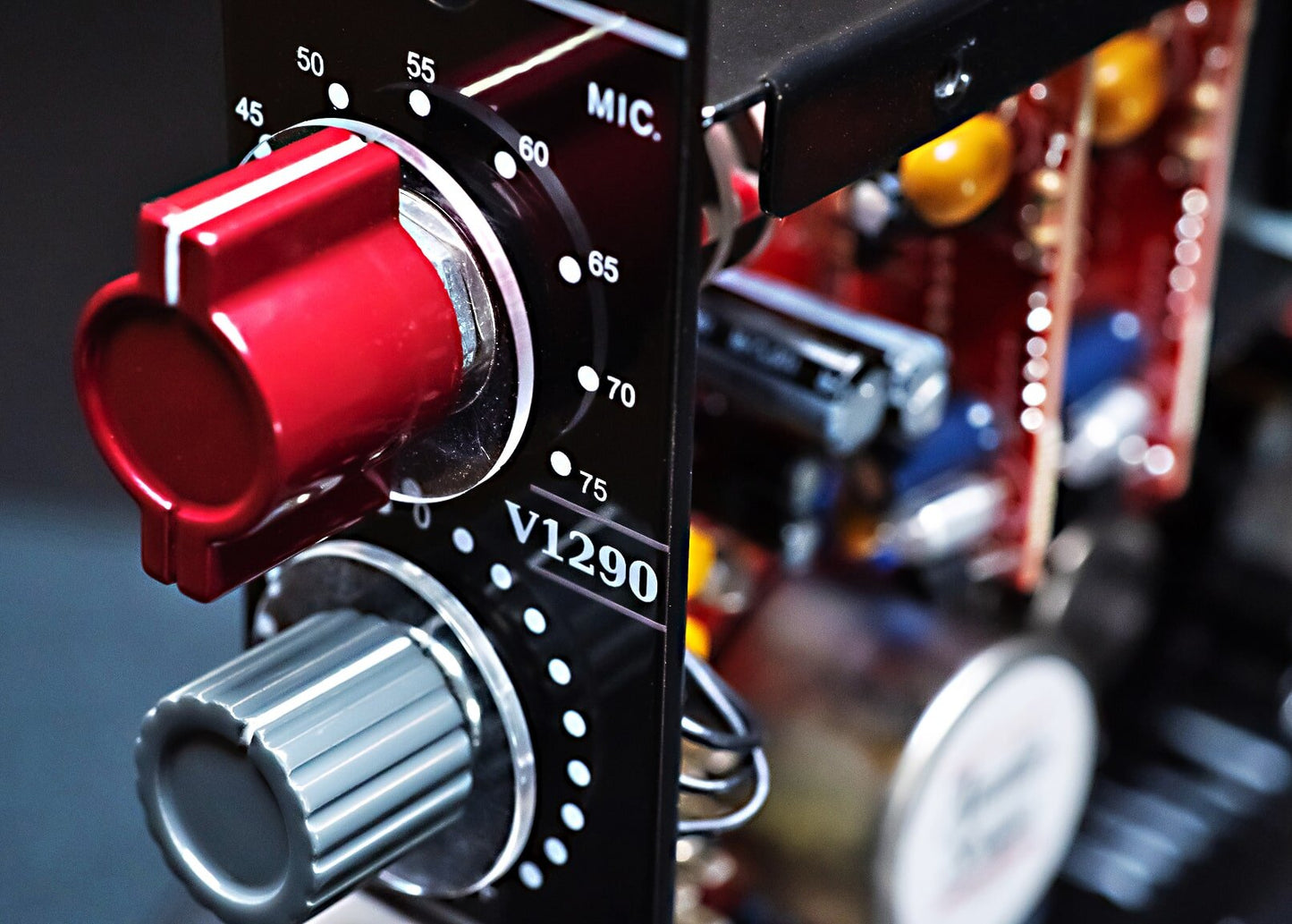 V1290 500-SERIES Preamplifier