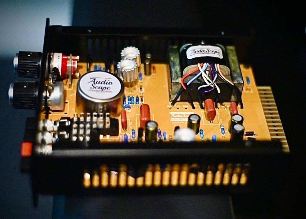 V108 500-SERIES Preamplifier